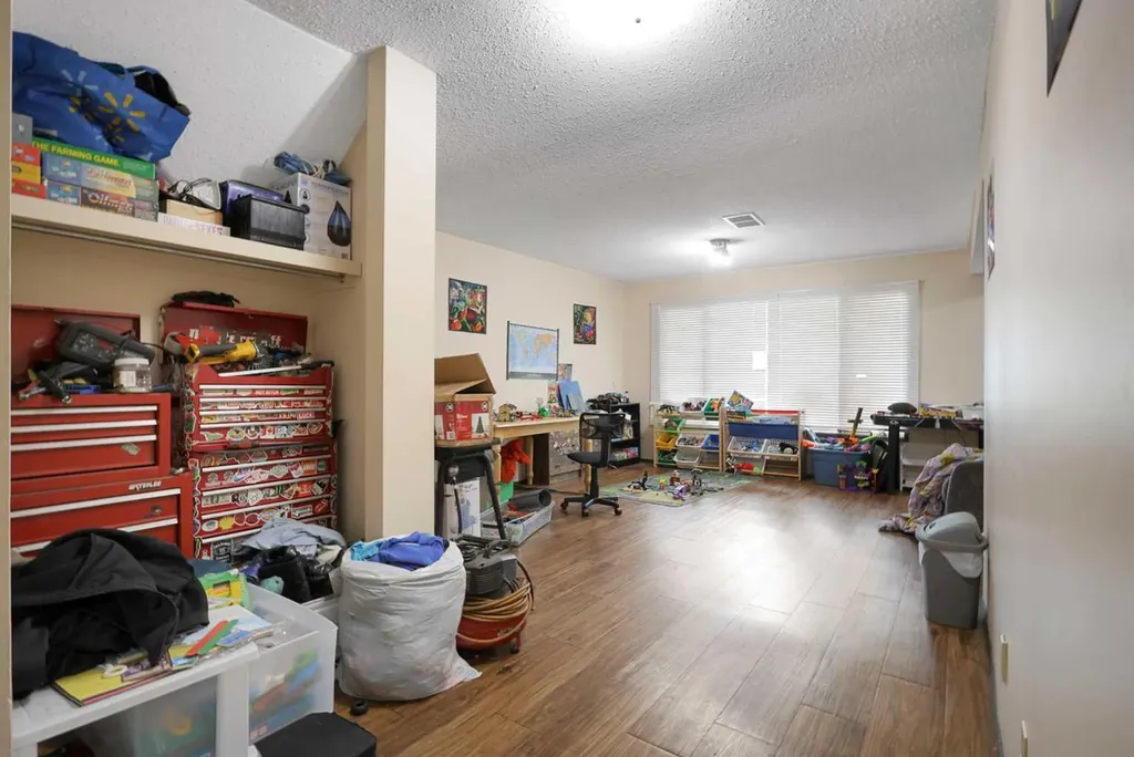5009 & 5011 Shull Street Blackfalds AB T0M 0J0