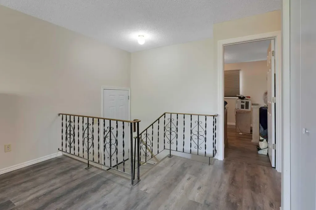 5009 & 5011 Shull Street Blackfalds AB T0M 0J0
