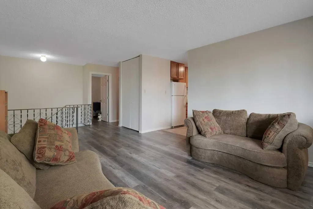 5009 & 5011 Shull Street Blackfalds AB T0M 0J0
