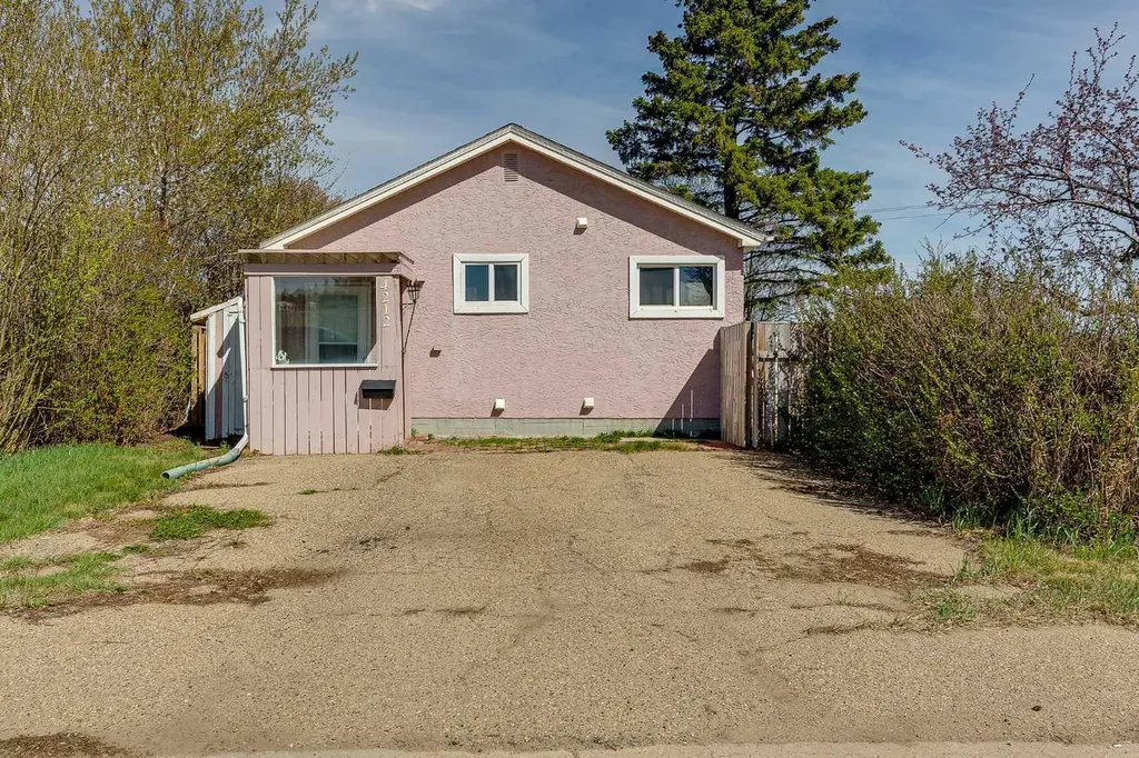 4212 C + E Trail Lacombe AB T4L 1V8