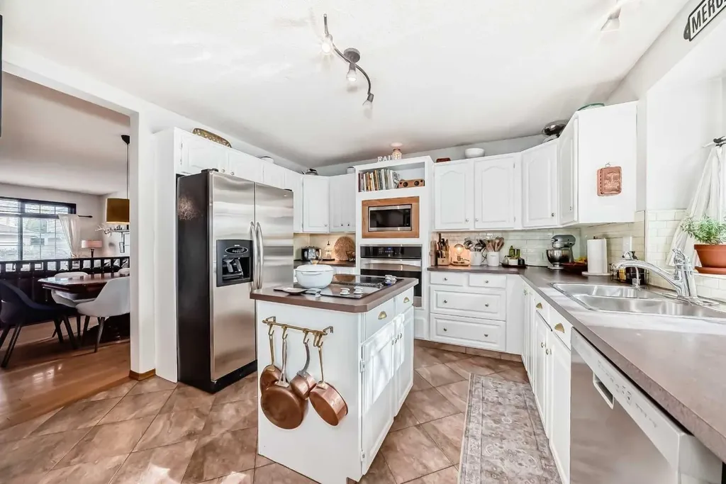 292 Waterstone Crescent SE Airdrie AB T4B 2G1