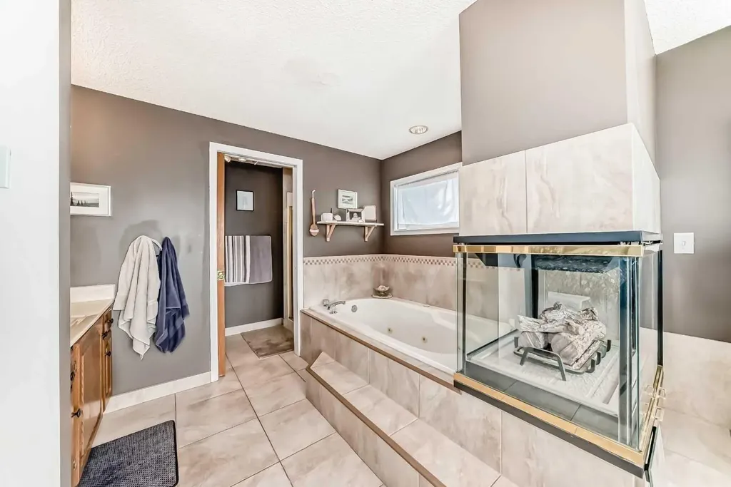 292 Waterstone Crescent SE Airdrie AB T4B 2G1
