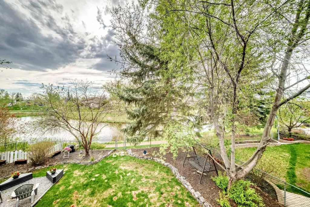 292 Waterstone Crescent SE Airdrie AB T4B 2G1