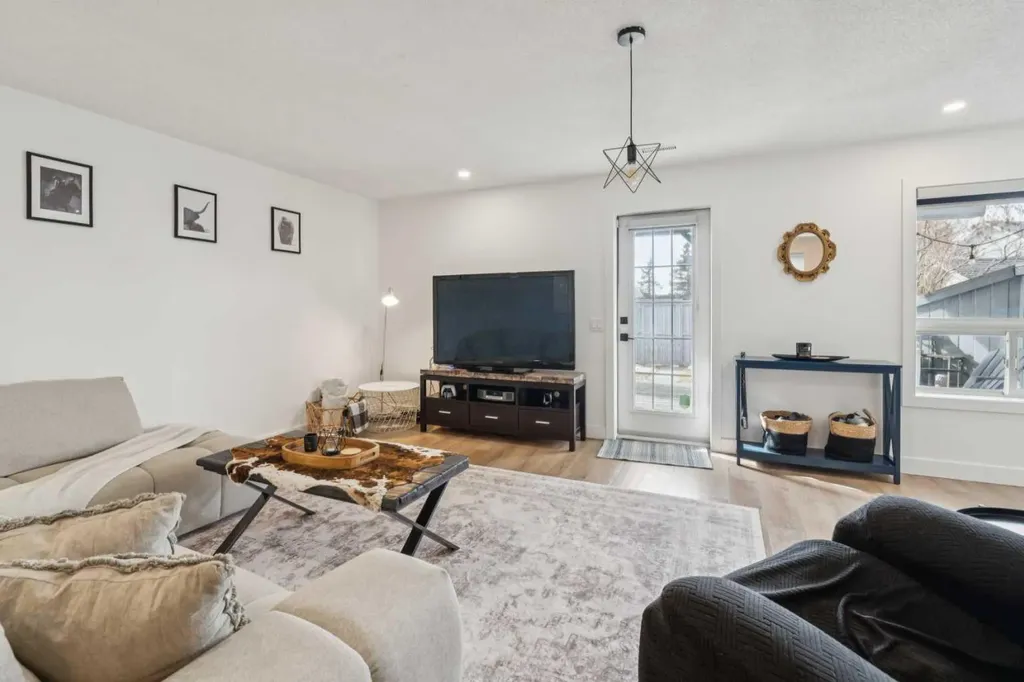 194 Martinglen Way NE Calgary AB T3J 3L1