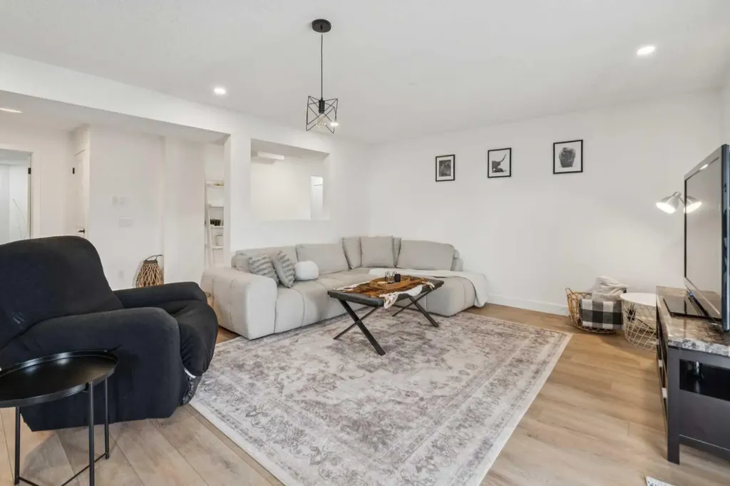 194 Martinglen Way NE Calgary AB T3J 3L1