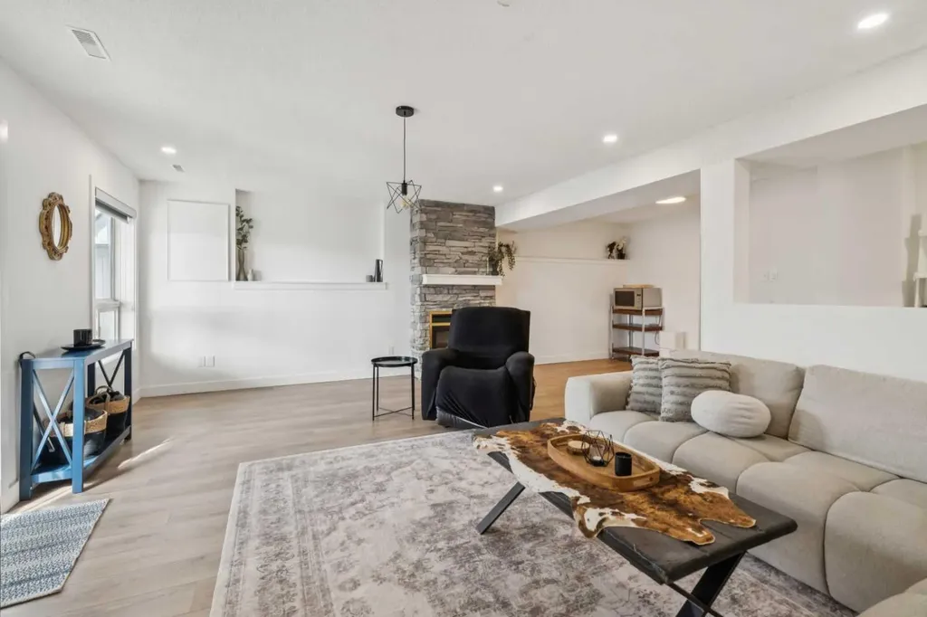 194 Martinglen Way NE Calgary AB T3J 3L1