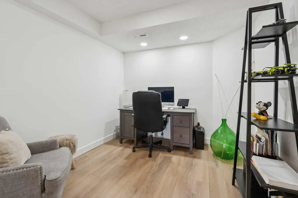 194 Martinglen Way NE Calgary AB T3J 3L1