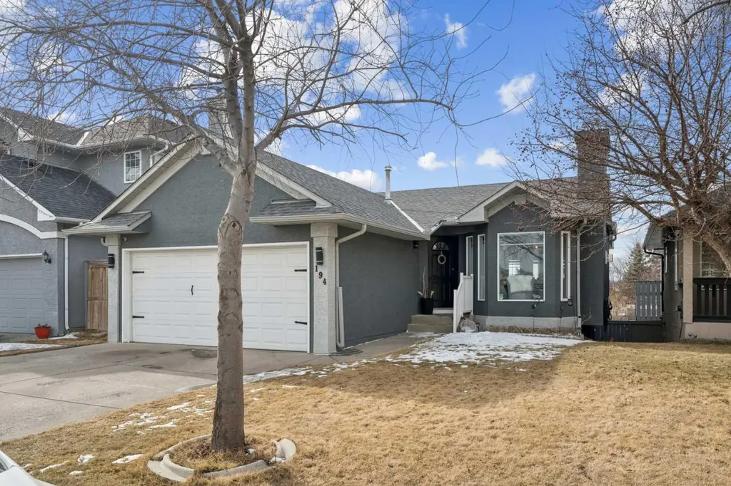 194 Martinglen Way NE Calgary AB T3J 3L1