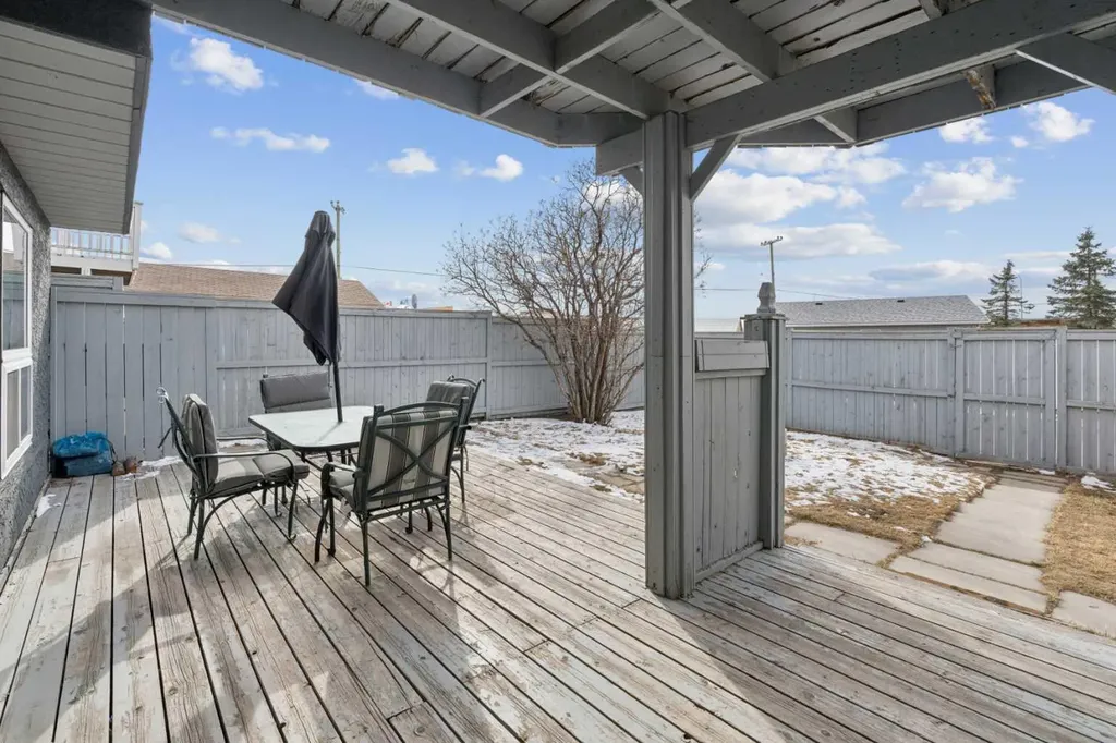 194 Martinglen Way NE Calgary AB T3J 3L1