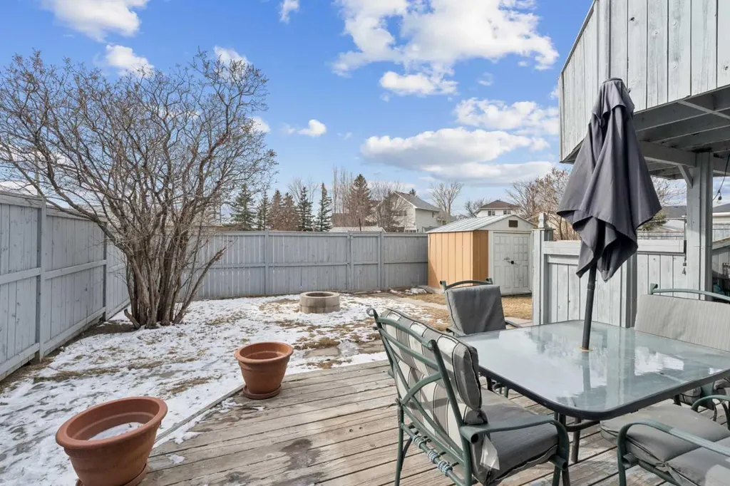 194 Martinglen Way NE Calgary AB T3J 3L1