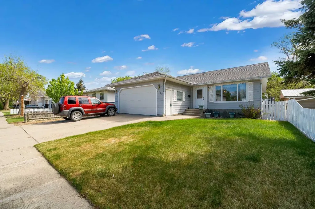 5205 55 Street Taber AB T1G 1M6