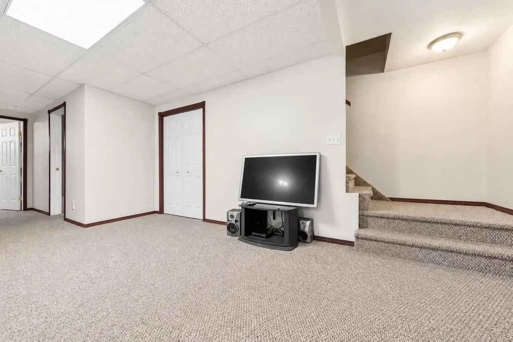 5205 55 Street Taber AB T1G 1M6