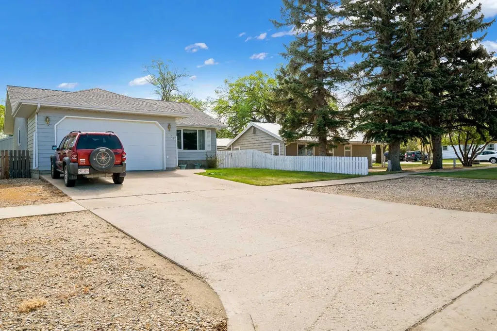 5205 55 Street Taber AB T1G 1M6