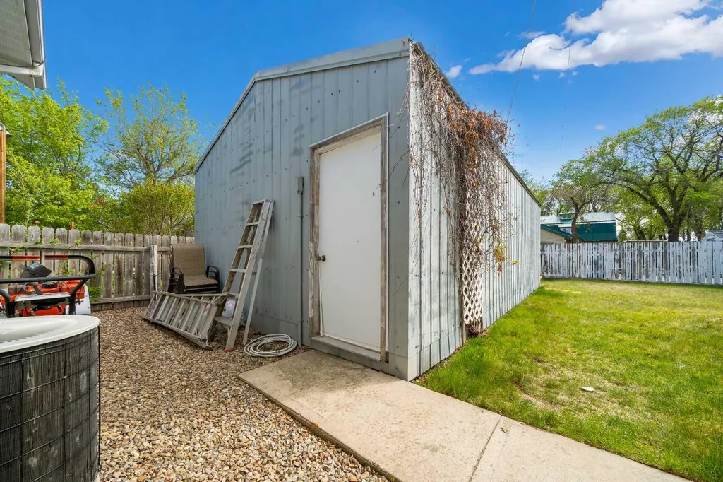 5205 55 Street Taber AB T1G 1M6