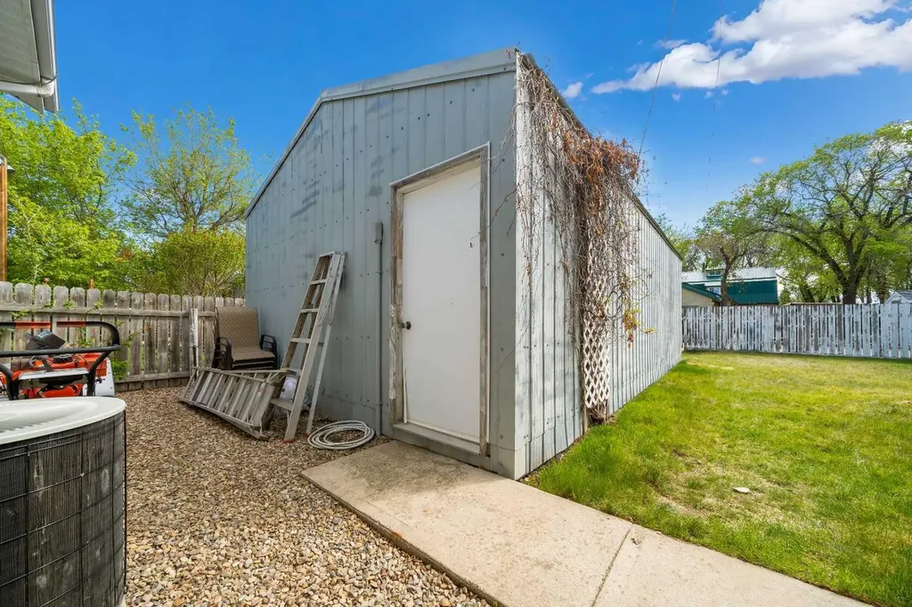 5205 55 Street Taber AB T1G 1M6