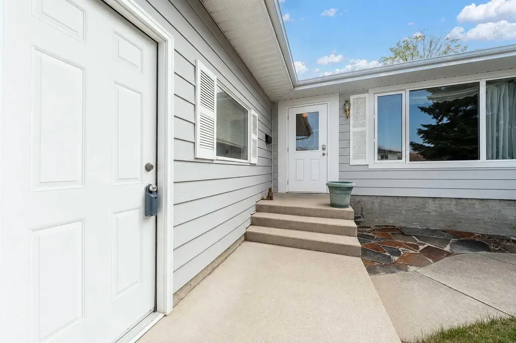 5205 55 Street Taber AB T1G 1M6