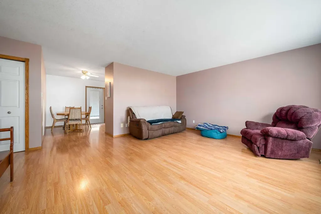 5205 55 Street Taber AB T1G 1M6