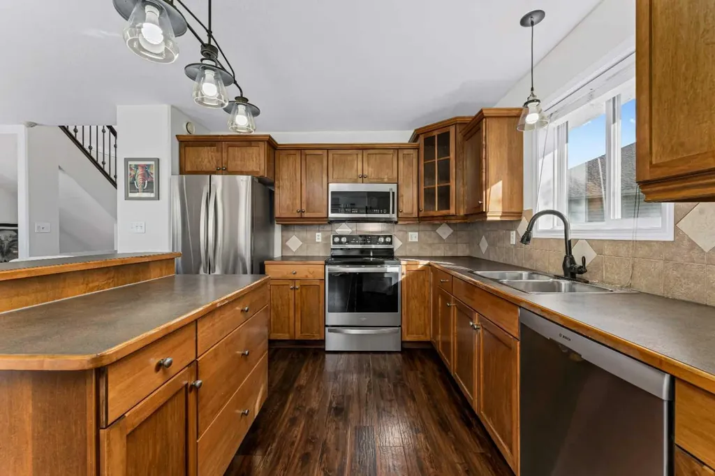 199 Adams Close Red Deer AB T4R 3C8