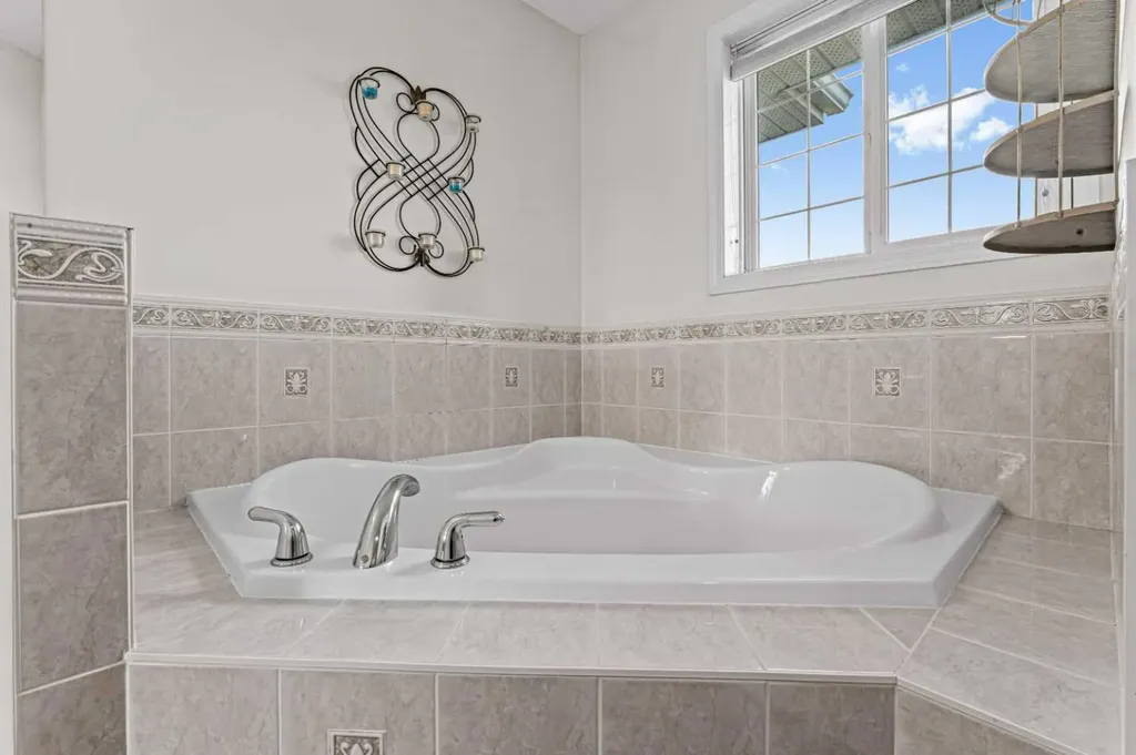 199 Adams Close Red Deer AB T4R 3C8