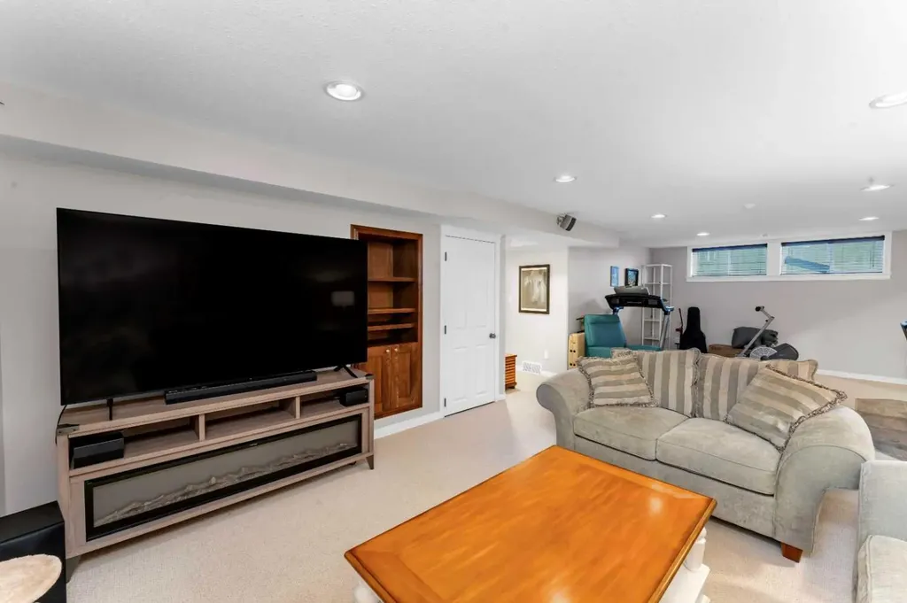 199 Adams Close Red Deer AB T4R 3C8