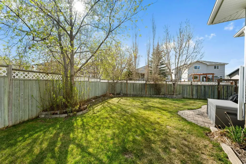 199 Adams Close Red Deer AB T4R 3C8