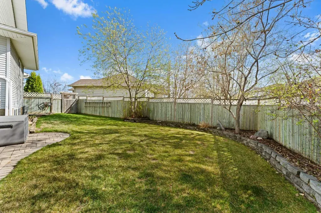 199 Adams Close Red Deer AB T4R 3C8