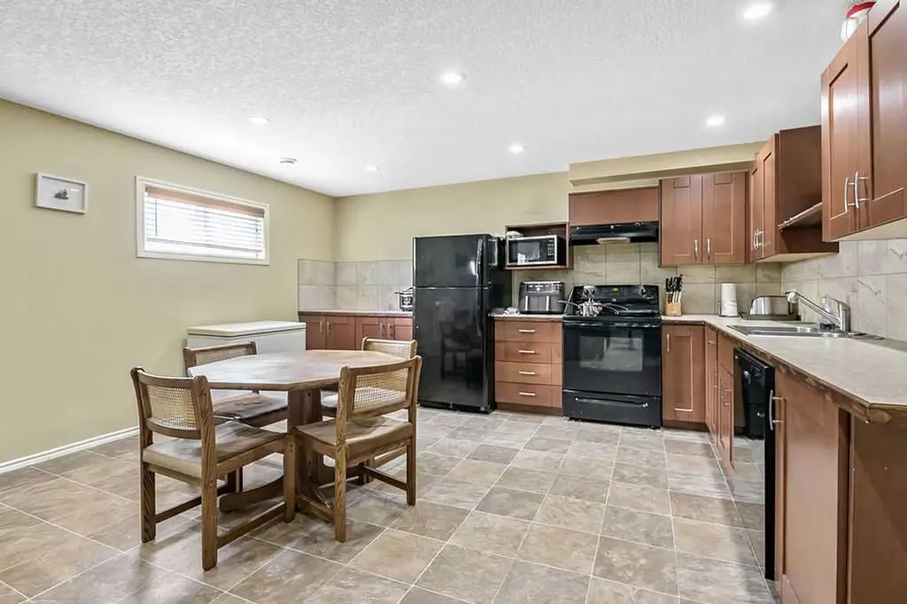 815 3 Street SW High River AB T1V 1B4