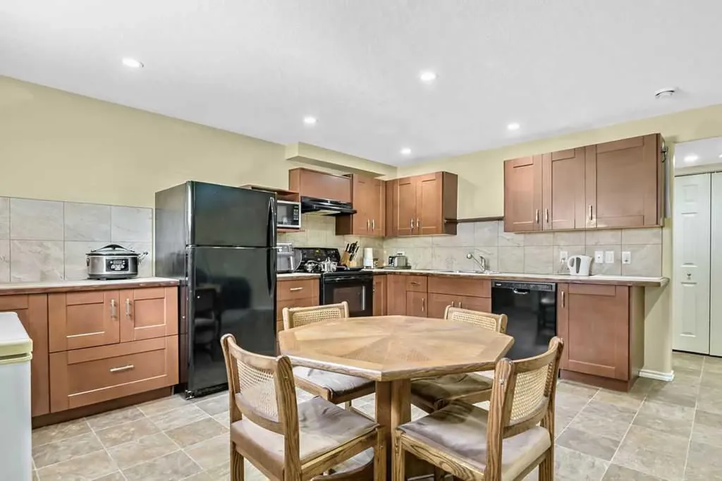 815 3 Street SW High River AB T1V 1B4
