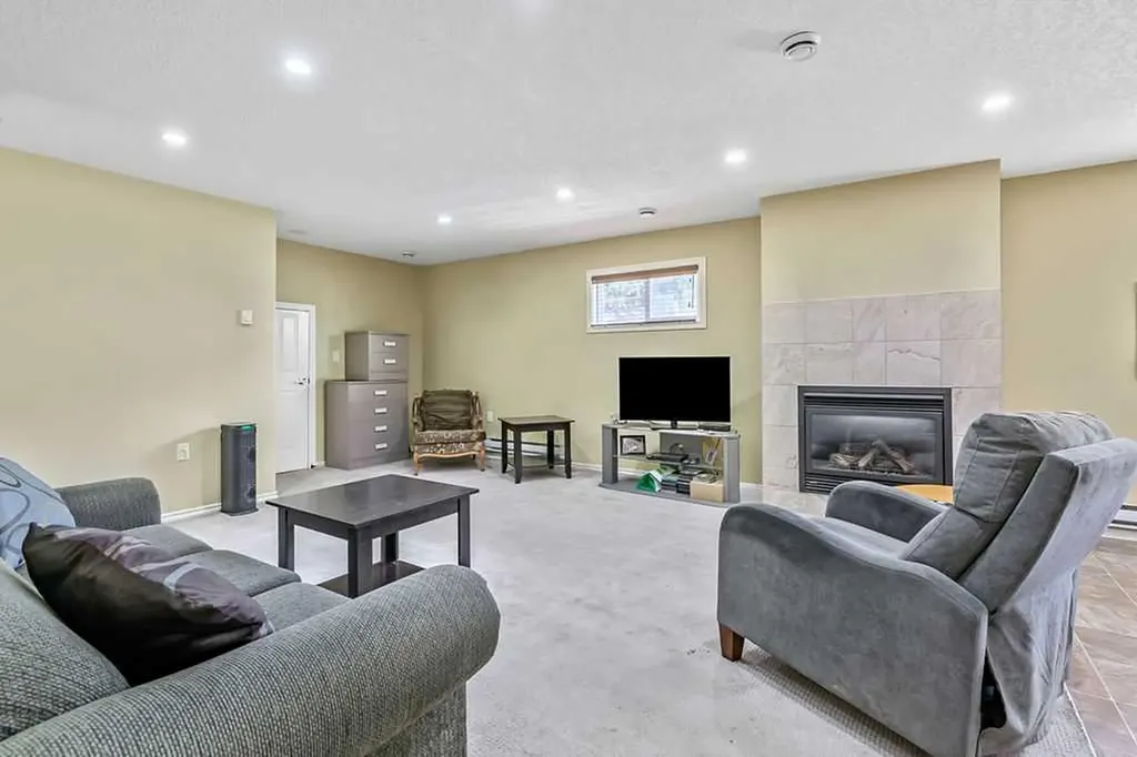 815 3 Street SW High River AB T1V 1B4
