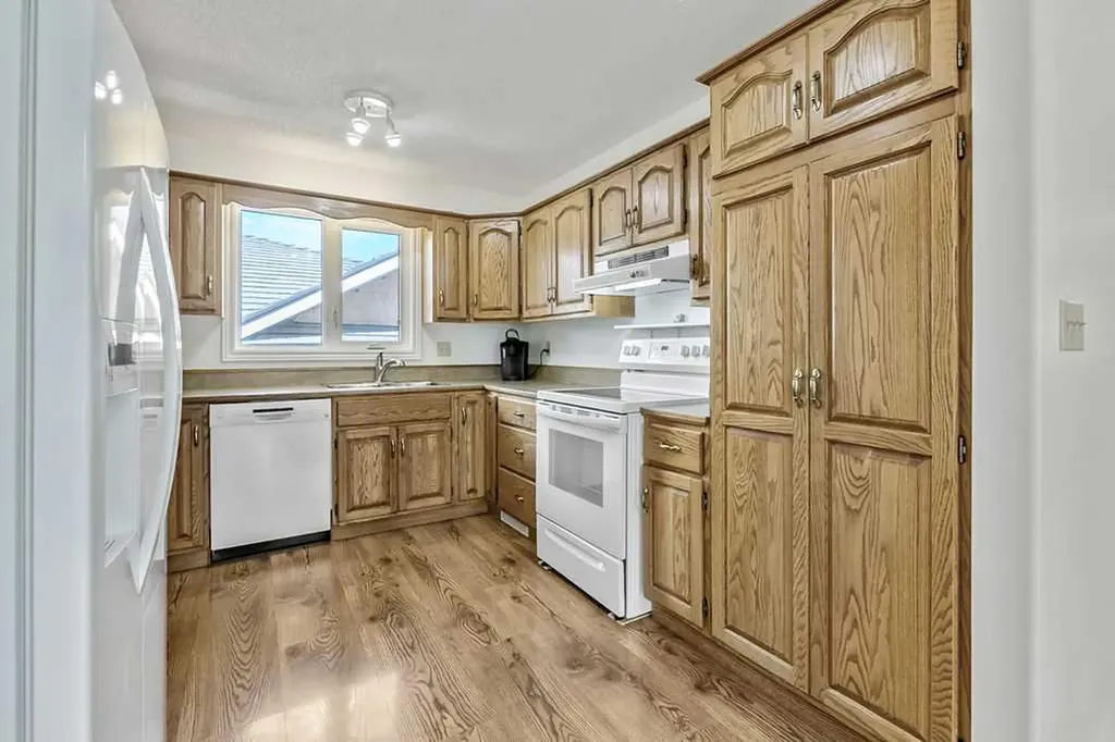 815 3 Street SW High River AB T1V 1B4