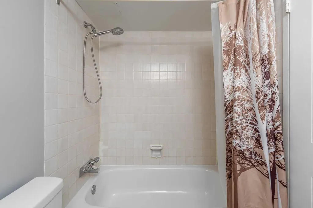 1320 12 Avenue SW Calgary AB T3C 3R6
