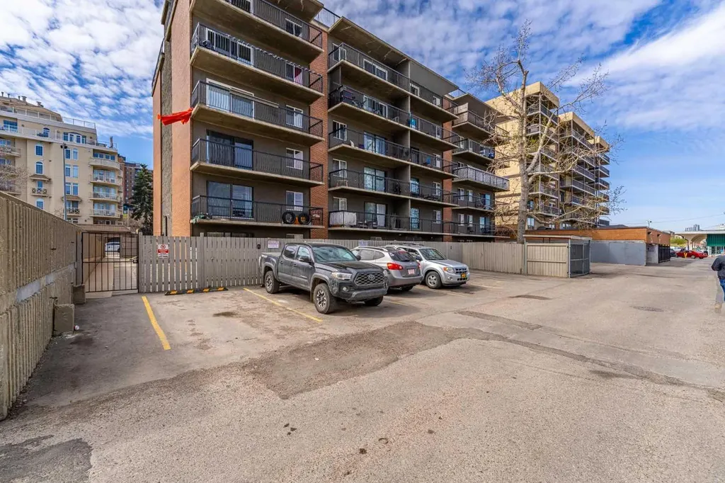 1320 12 Avenue SW Calgary AB T3C 3R6