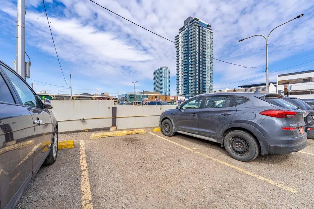 1320 12 Avenue SW Calgary AB T3C 3R6