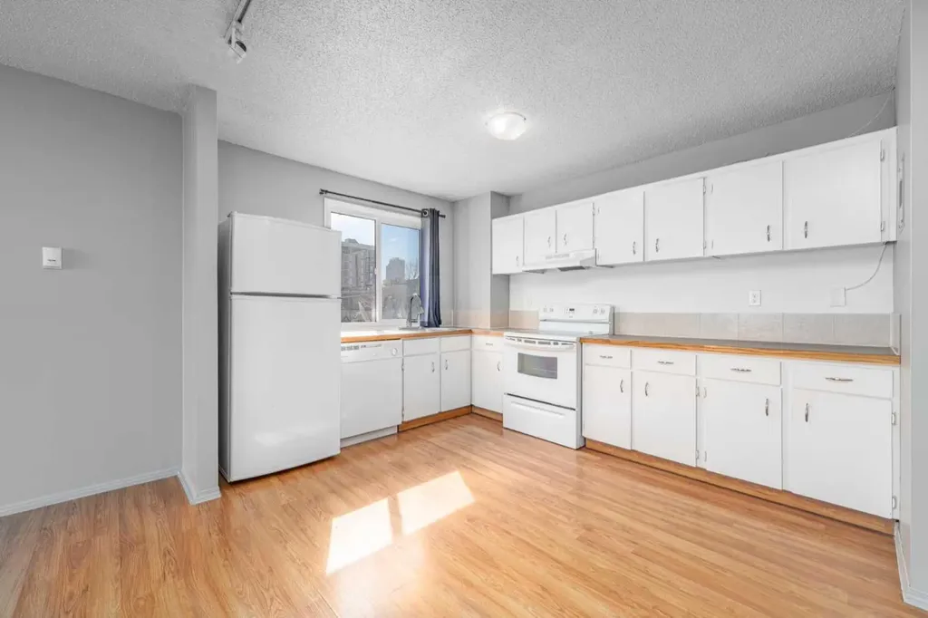 1320 12 Avenue SW Calgary AB T3C 3R6