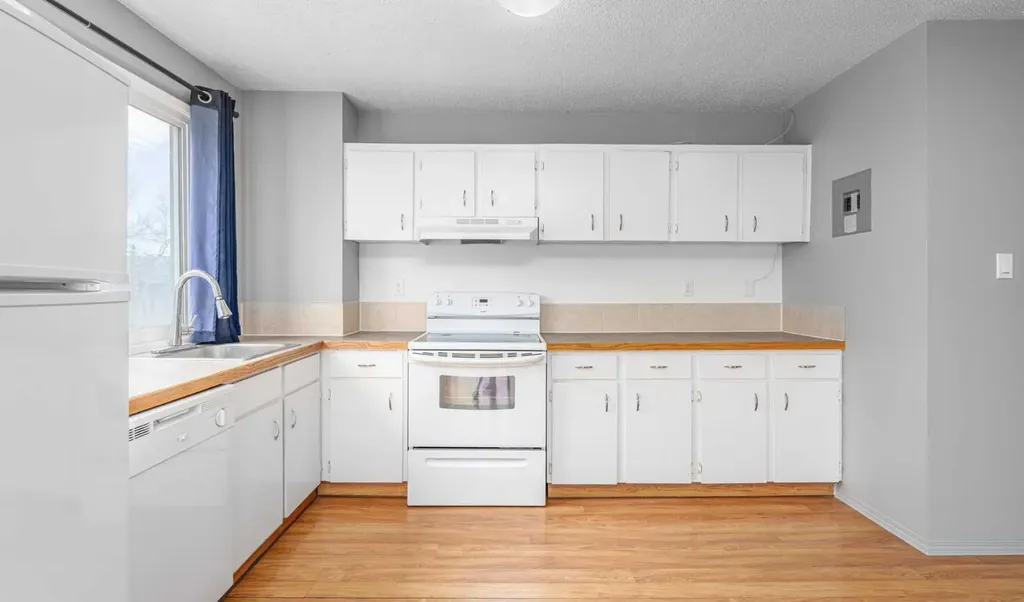 1320 12 Avenue SW Calgary AB T3C 3R6