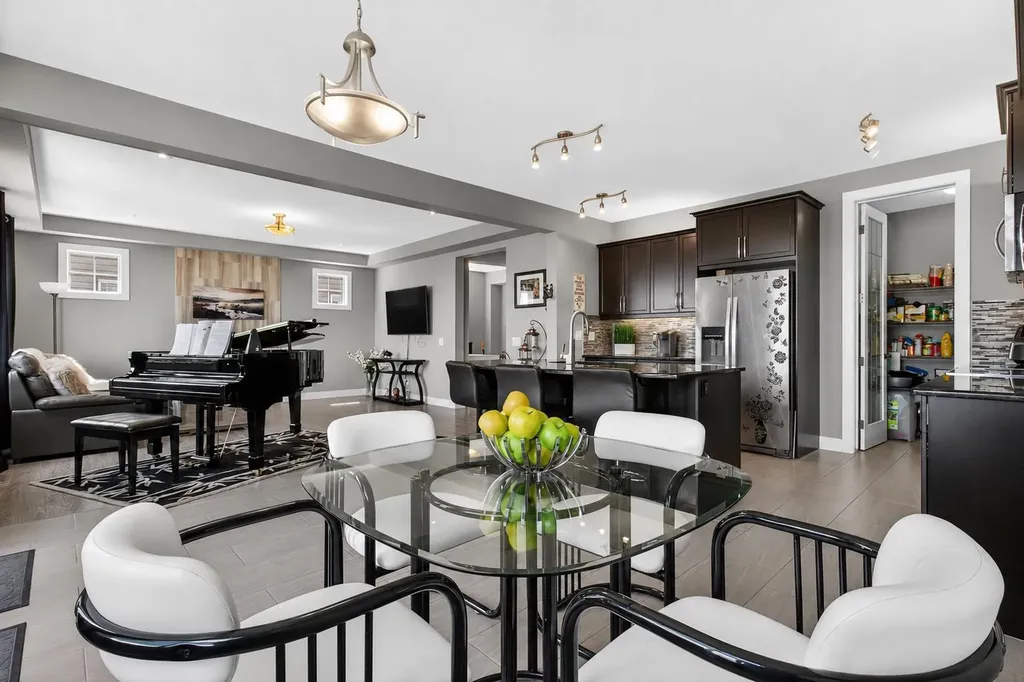 129 Windford Park SW Airdrie AB T4B 4E6