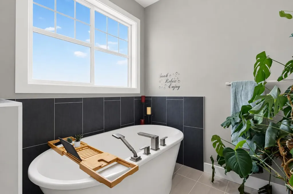 129 Windford Park SW Airdrie AB T4B 4E6