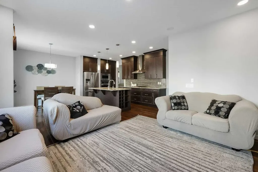 216 Carringvue Manor NW Calgary AB T3P 0W3