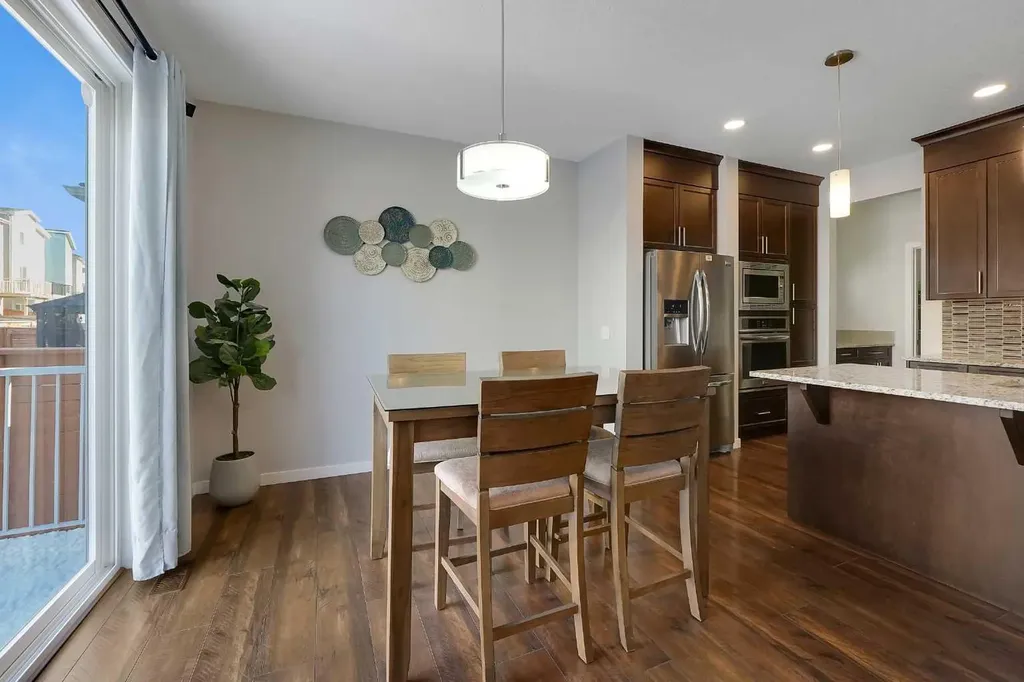 216 Carringvue Manor NW Calgary AB T3P 0W3
