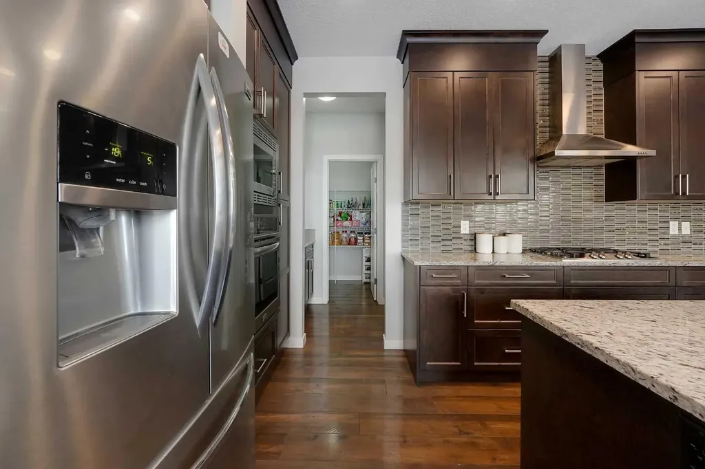 216 Carringvue Manor NW Calgary AB T3P 0W3