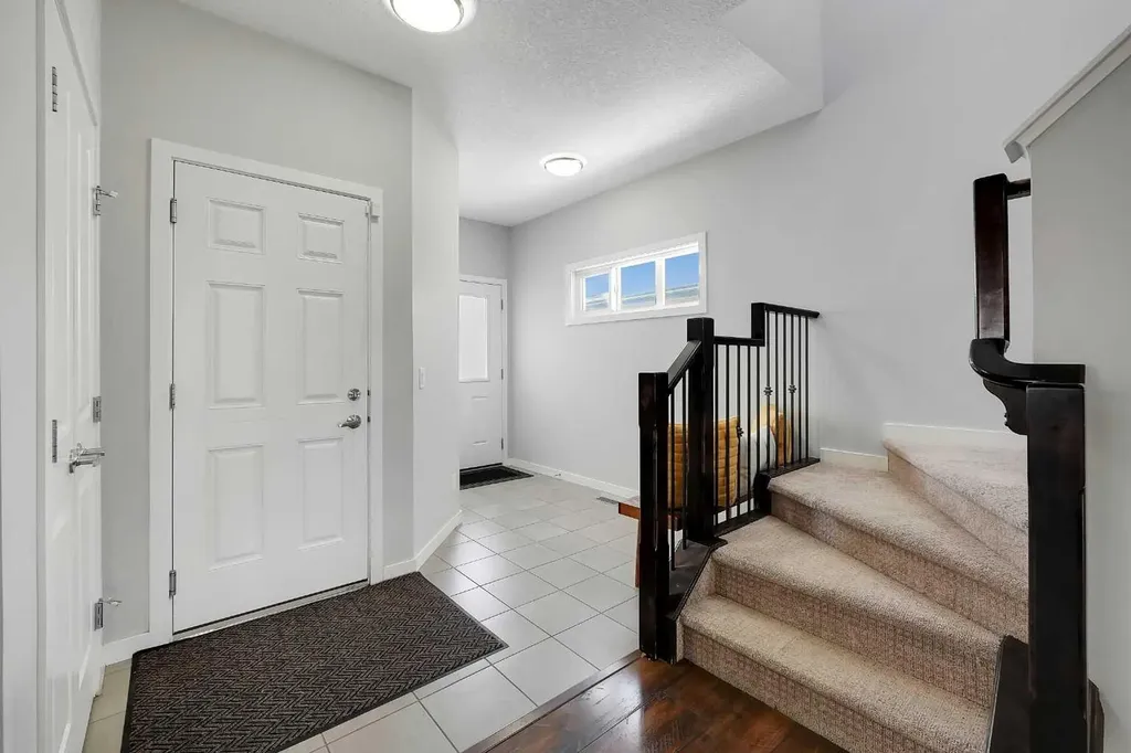 216 Carringvue Manor NW Calgary AB T3P 0W3