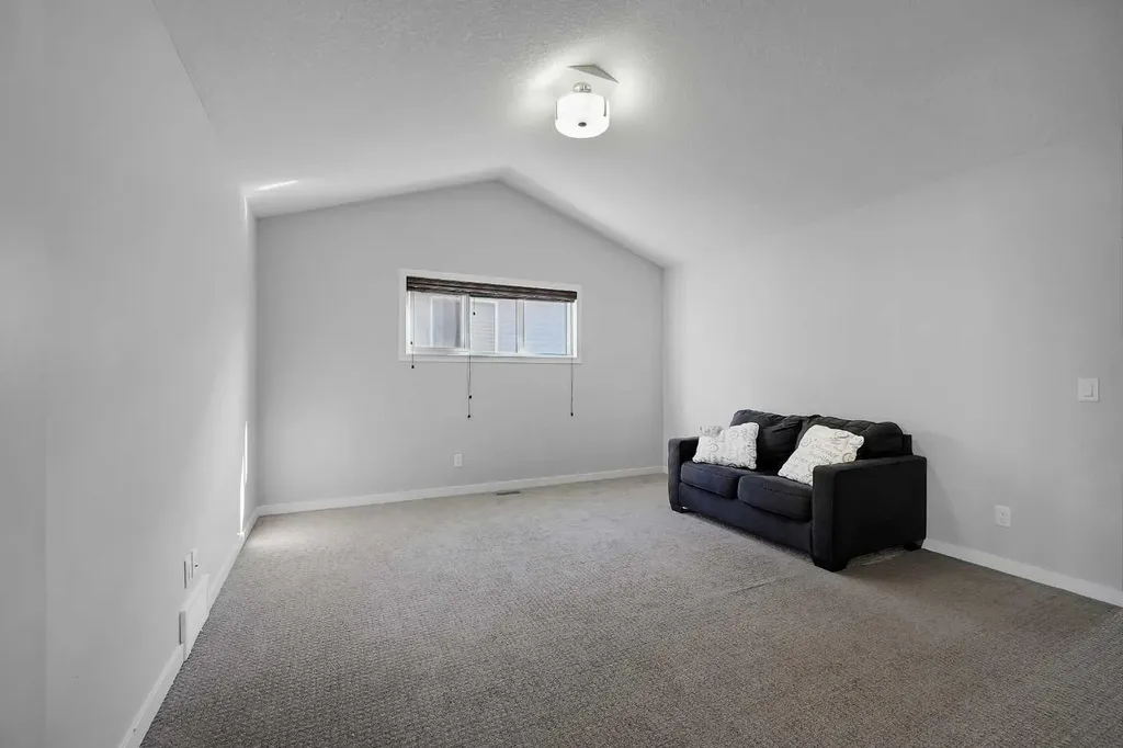 216 Carringvue Manor NW Calgary AB T3P 0W3