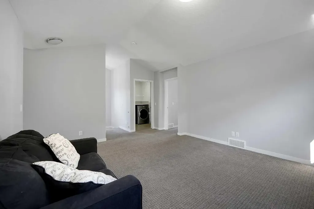 216 Carringvue Manor NW Calgary AB T3P 0W3