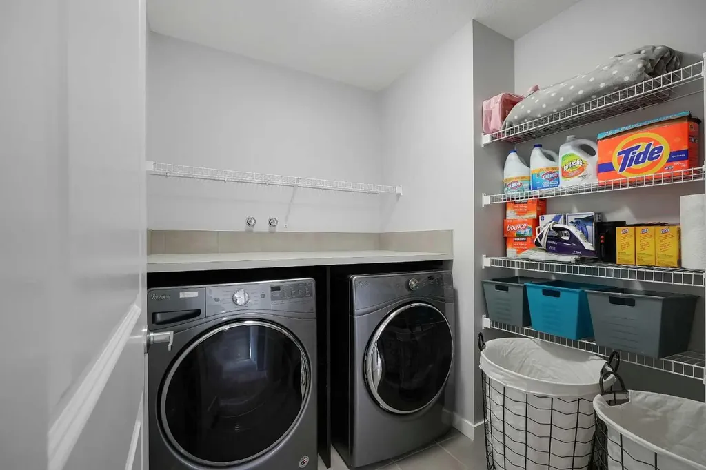 216 Carringvue Manor NW Calgary AB T3P 0W3