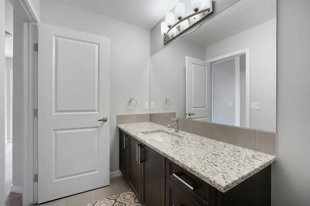 216 Carringvue Manor NW Calgary AB T3P 0W3