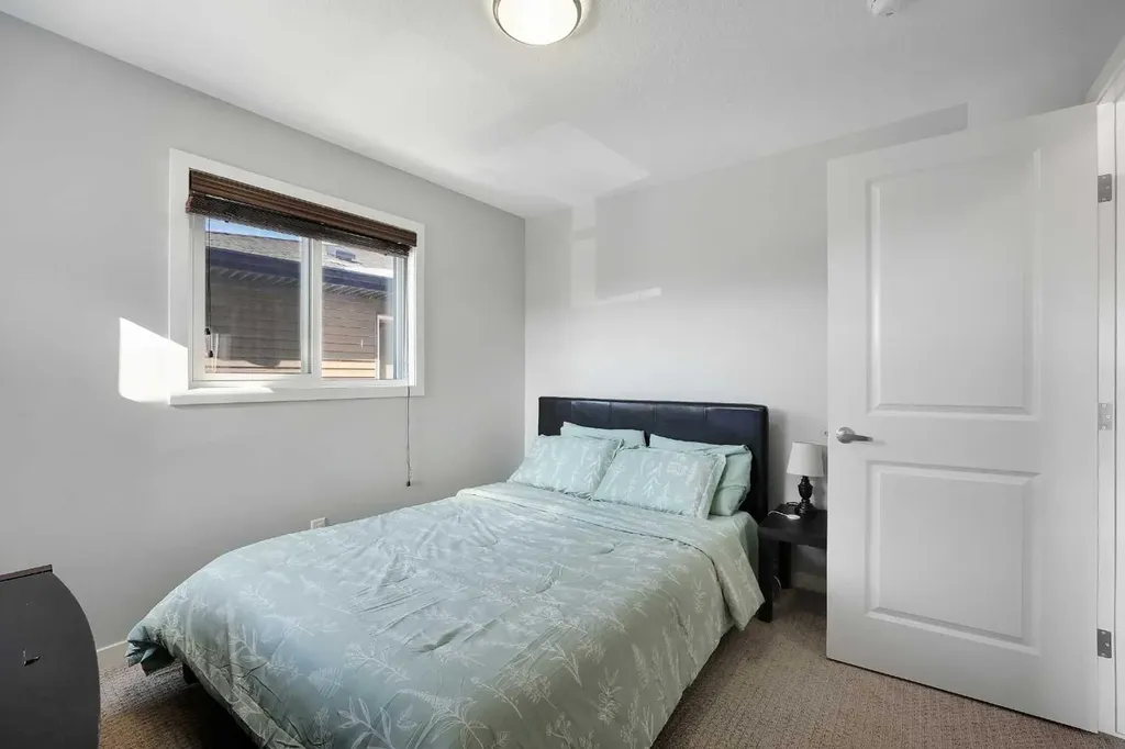 216 Carringvue Manor NW Calgary AB T3P 0W3