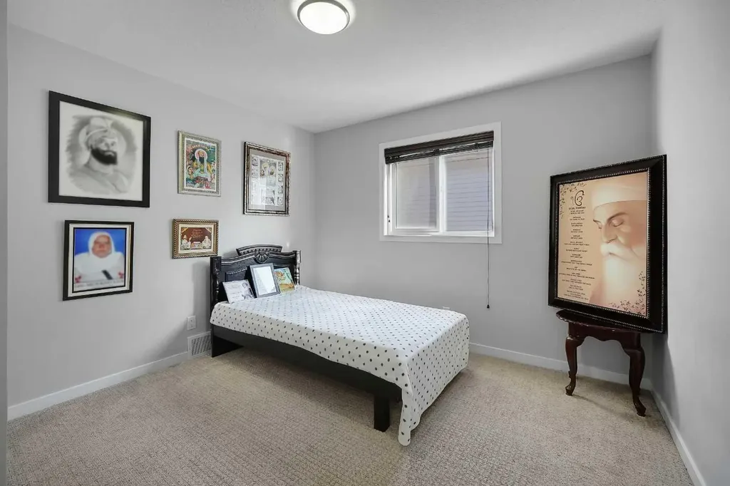 216 Carringvue Manor NW Calgary AB T3P 0W3