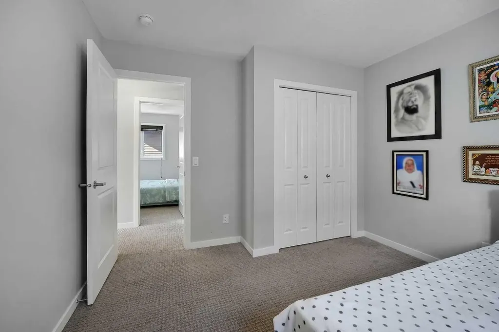 216 Carringvue Manor NW Calgary AB T3P 0W3