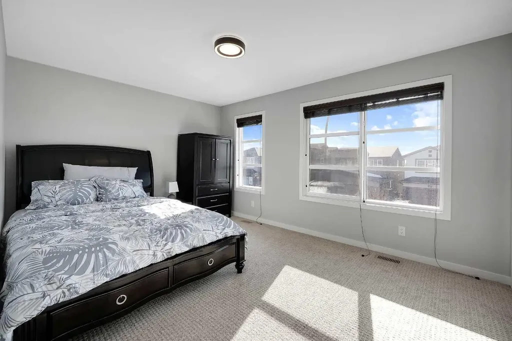 216 Carringvue Manor NW Calgary AB T3P 0W3