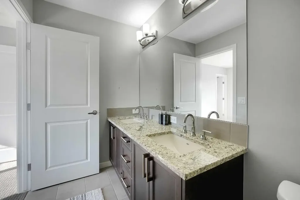 216 Carringvue Manor NW Calgary AB T3P 0W3